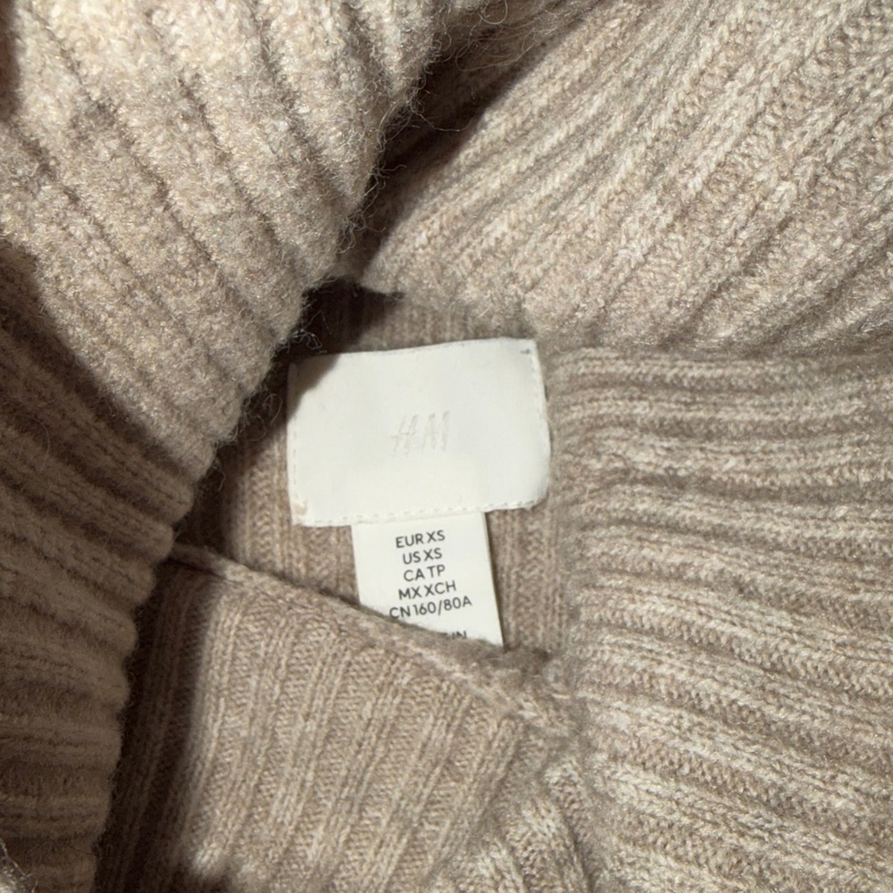 H&M Ribbed Turtleneck Sweater - Picture 4 of 5